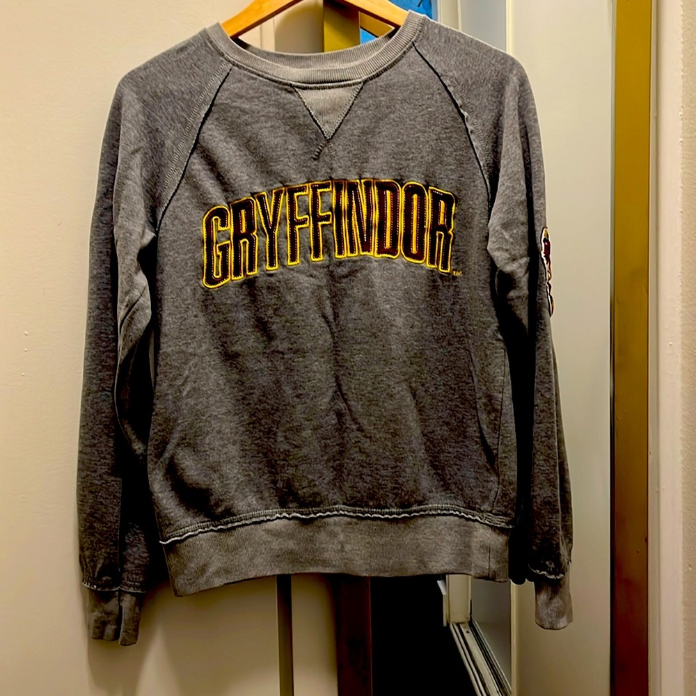 Gryffindor sweatshirt small. Used.